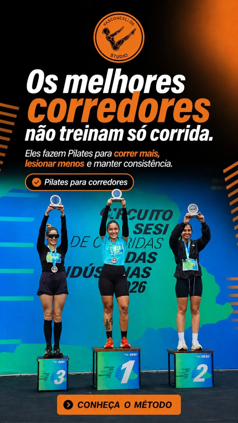 Corredoras no pódio após prova, representando os benefícios do Pilates para corredores